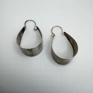 ~1.75 long Sterling silver marked "AM" lightweight dangle earrings!